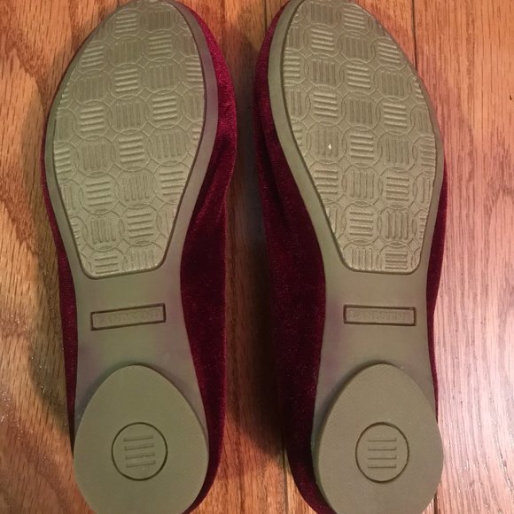 Ruby red velvet valentine heart flats from Lands' End, size 5 - Picture 3 of 4